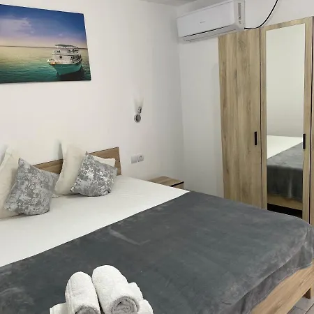 Gazde/Camere de închiriat Casa Cristina Bianca *