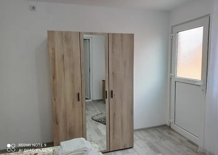 Casa Cristina Bianca Gazde/Camere de închiriat *